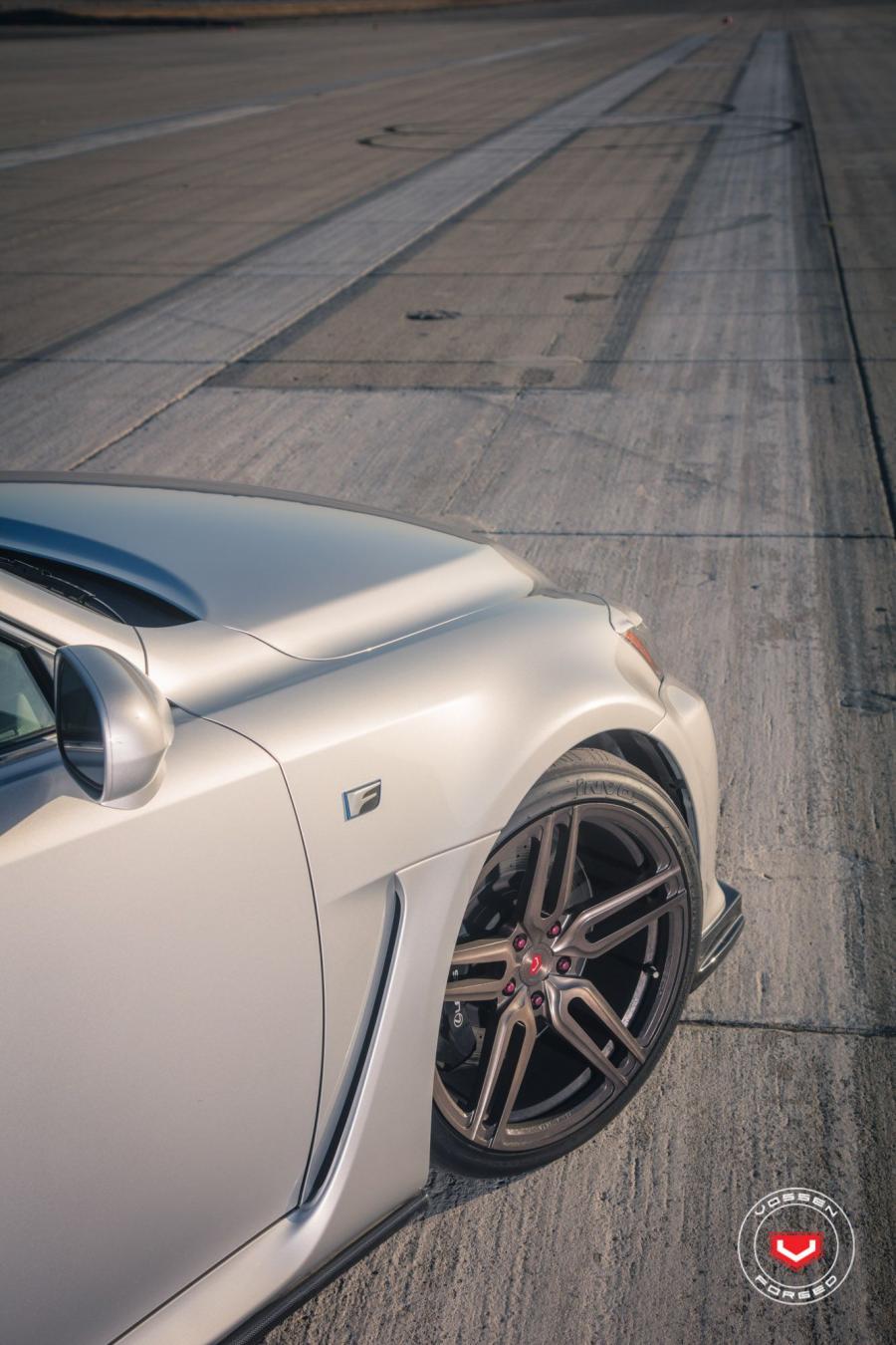 Детали экстерьера Lexus IS F on Vossen Wheels (HC-1) 2017 года  (фото 4 из 21)